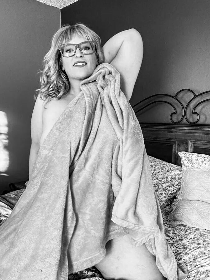 BBW Naked in a blanket