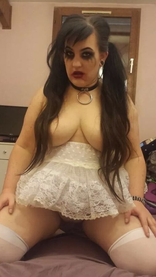 Chubby MILF Amy Leaf- Trash doll