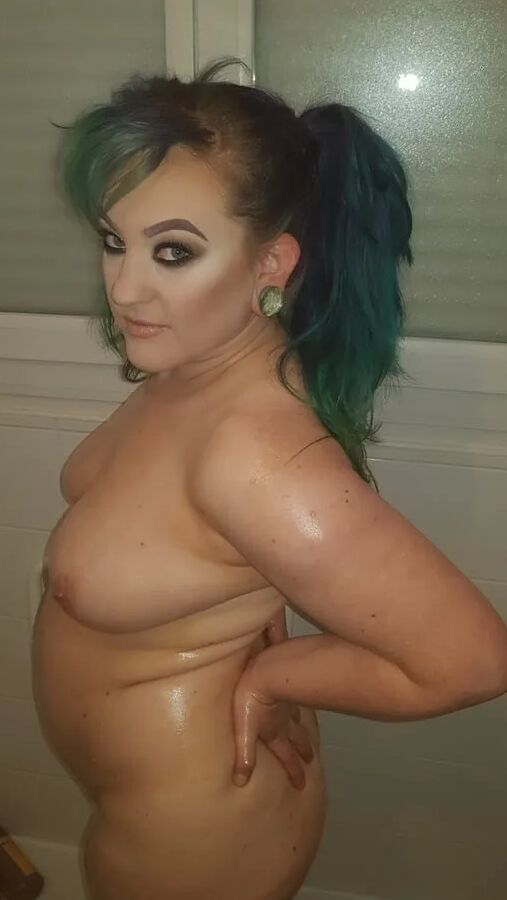 Chubby MILF Amy Leaf - Oiled