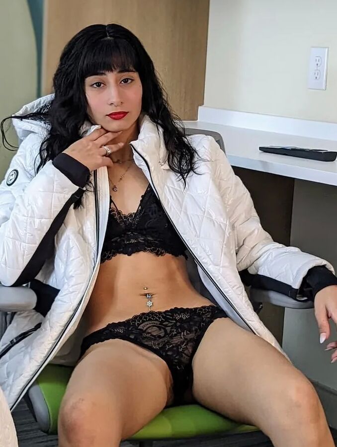 Young Petite Latina SassyLilPrincess Teaser Pictures