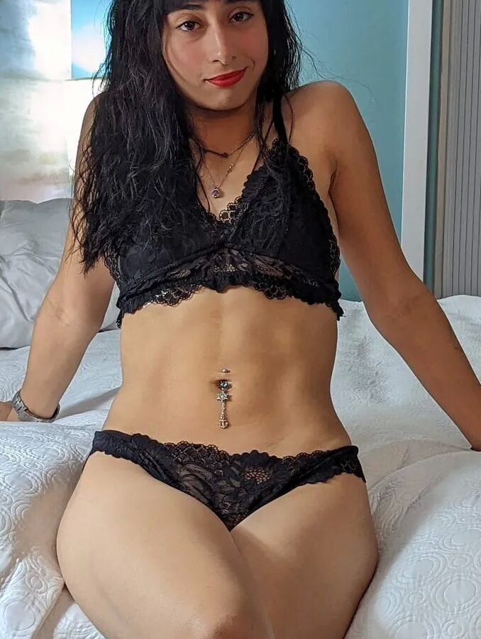 Young Petite Latina SassyLilPrincess Teaser Pictures
