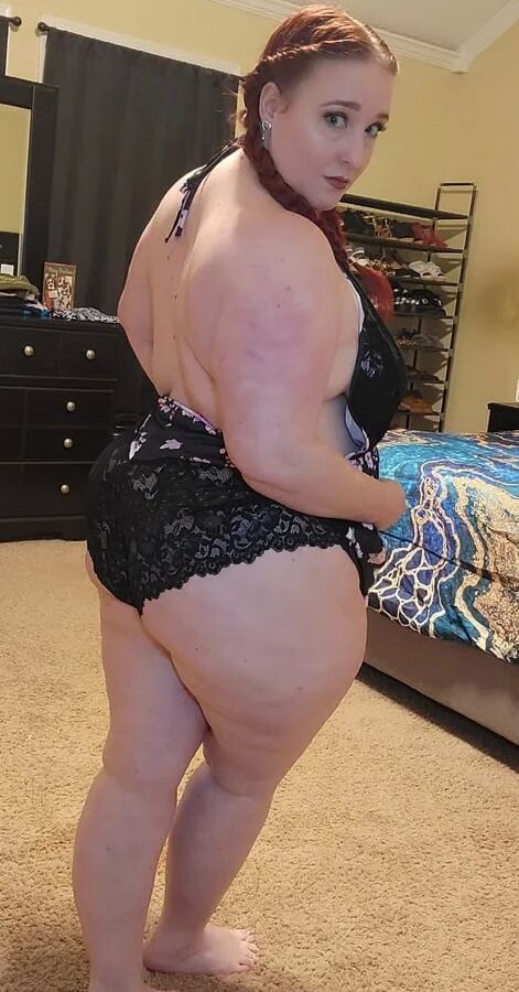 Loving all my curves ;) Check out my onlyfans for more