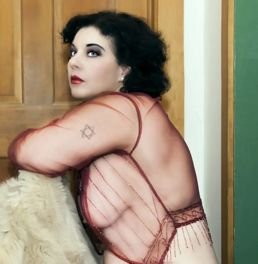 Amélie's Red Sheer Photo Shoot 2016 NY