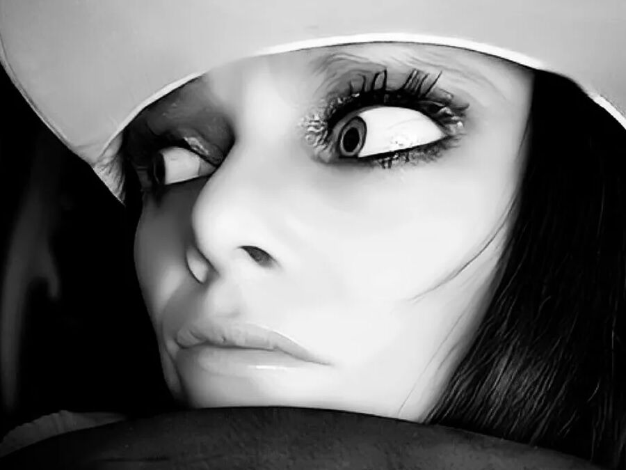 Being Vanessa VIxon