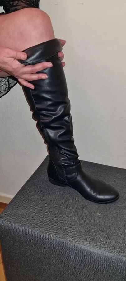 New foot, boots and shoes gallery.