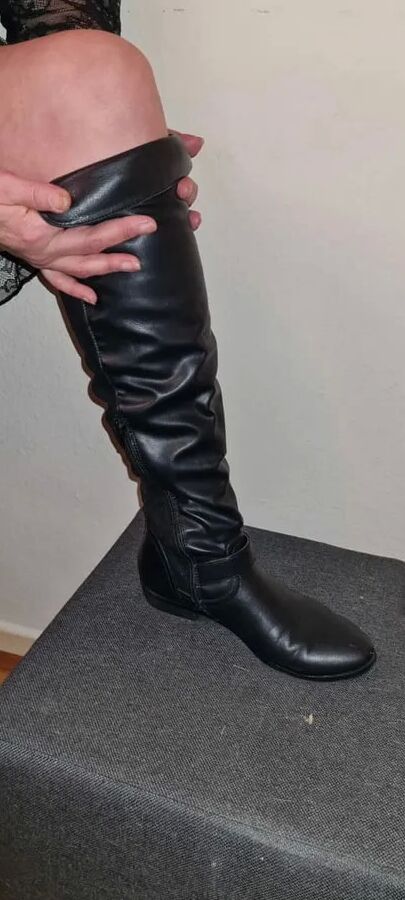 New foot, boots and shoes gallery.