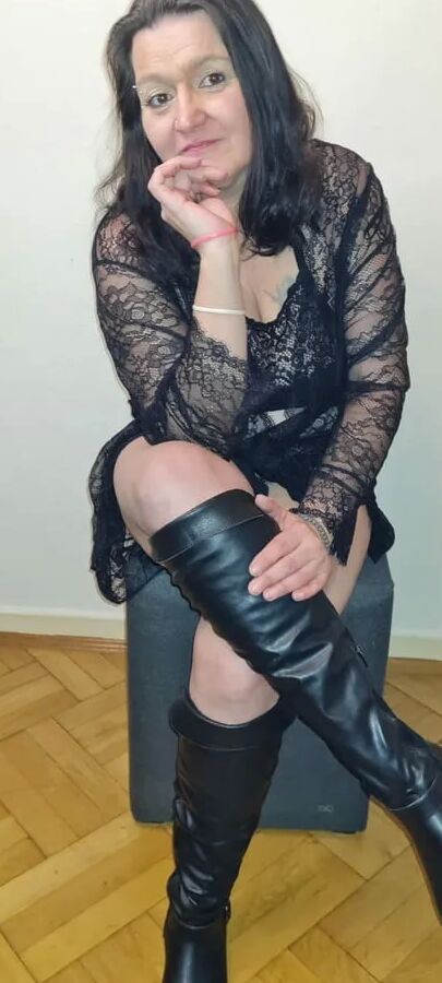 New foot, boots and shoes gallery.