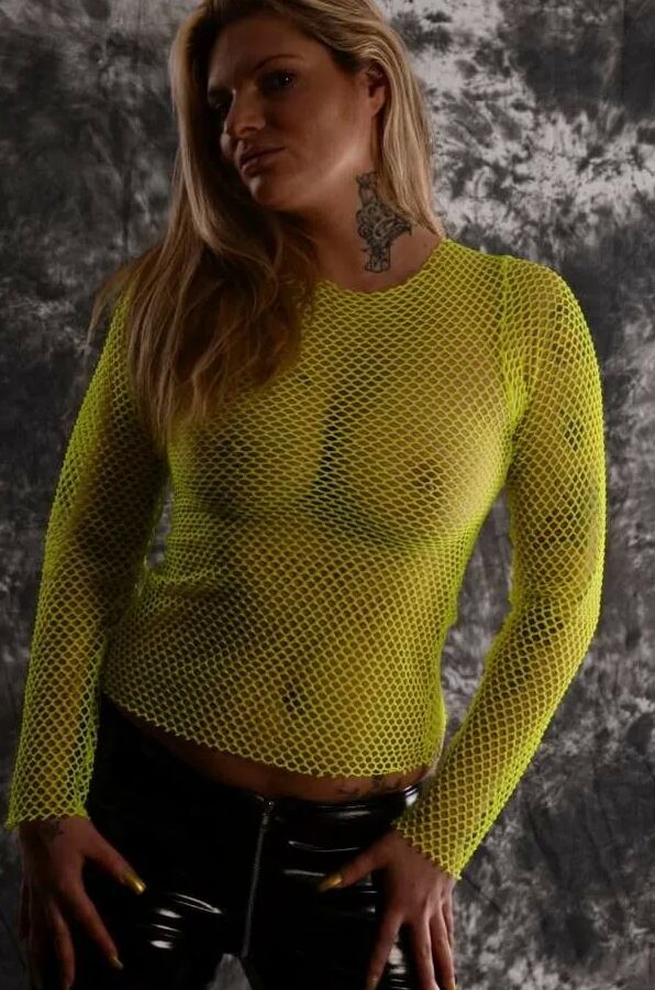 Photo shooting with MILF Arabella May