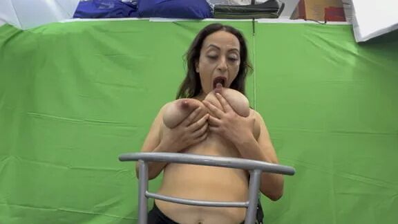 Hucow milking screens 2 4k clip4sale