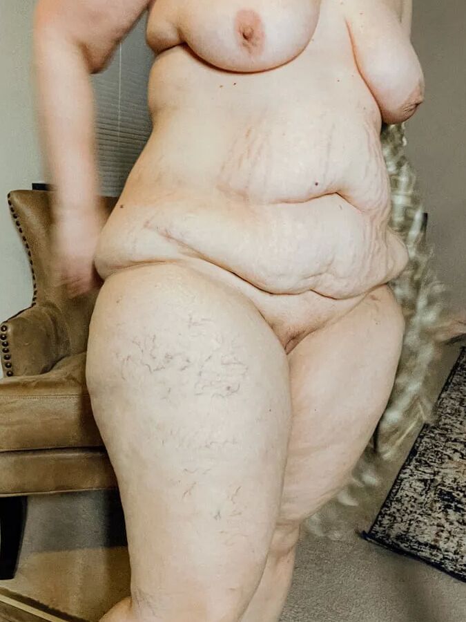 Boots and Flannel BBW takes off her shirt and bends over