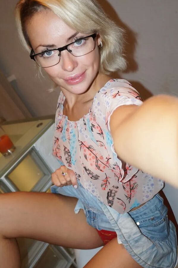 Blonde Milf Taking Off Her Panties and Showign Off Body
