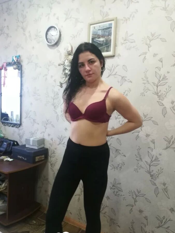Brunette loves her new buttplug inside of her