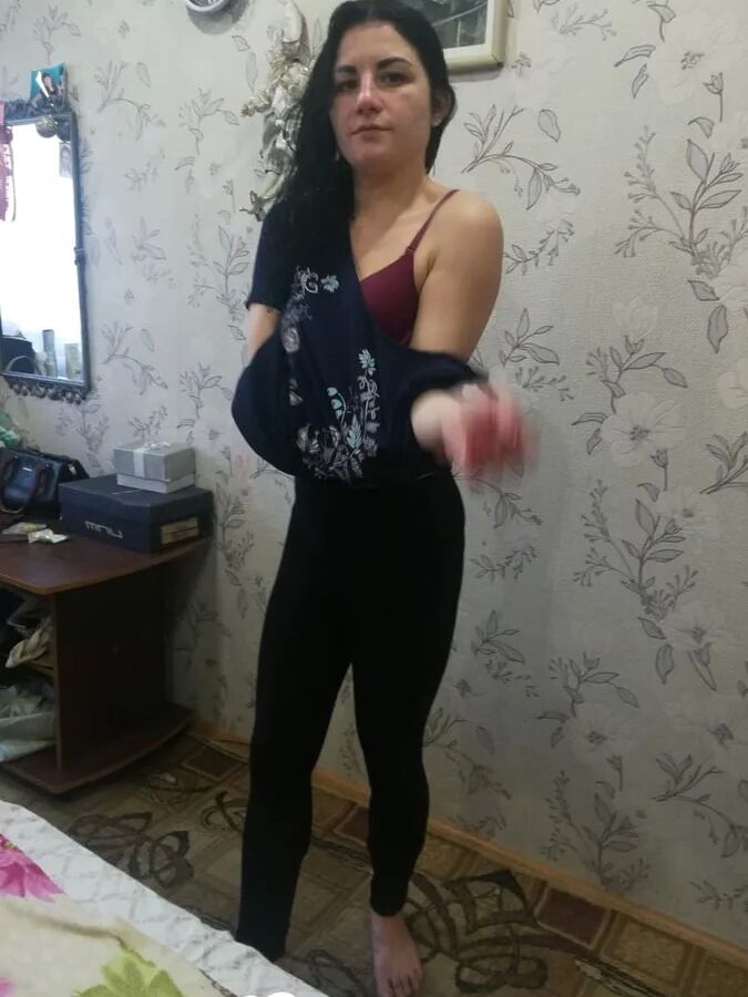 Brunette loves her new buttplug inside of her