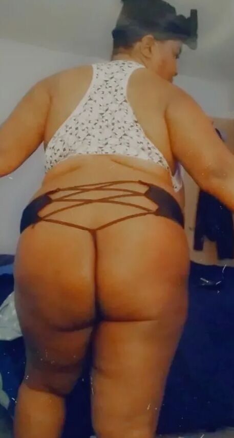 Titties and fat ass in bra and panties