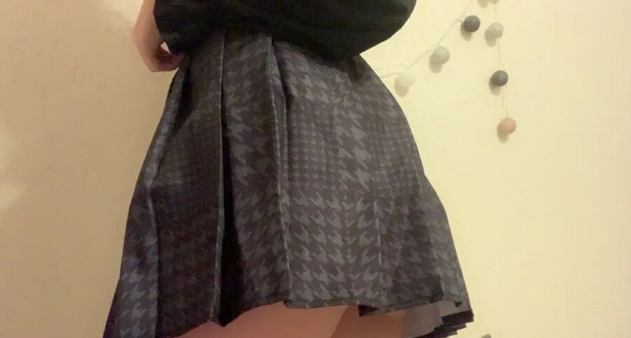 Oop i love skirts
