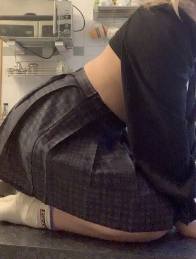 Oop i love skirts