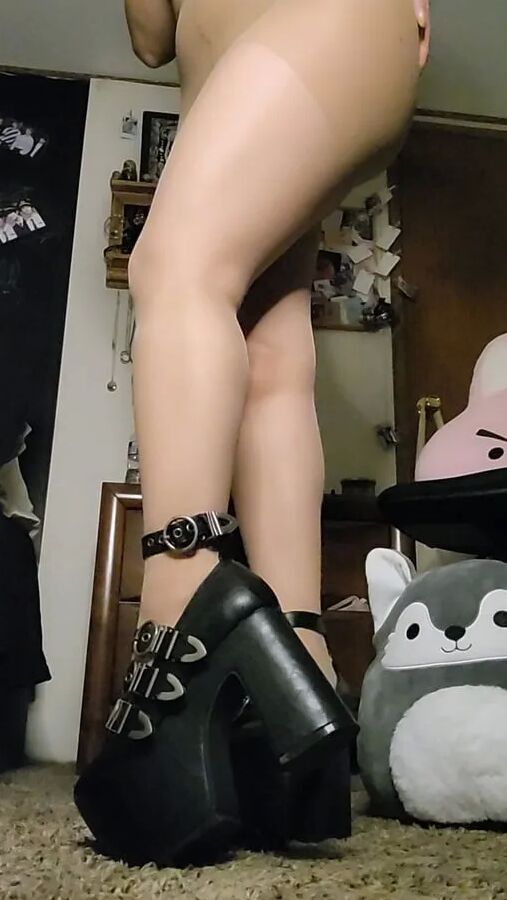 Me in Pantyhose and Heels!