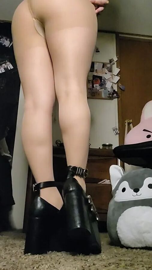 Me in Pantyhose and Heels!