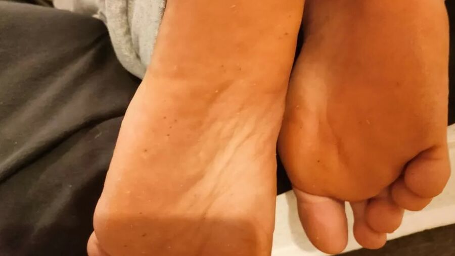 Hornychubby feet soles wrinkled Barefoot