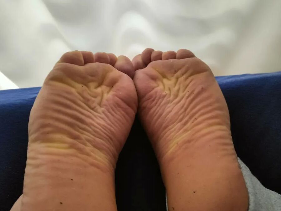 Hornychubby feet soles wrinkled Barefoot