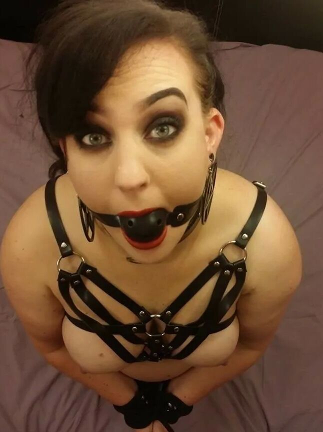 Chubby MILF Amy Leaf - Submissive or submitted