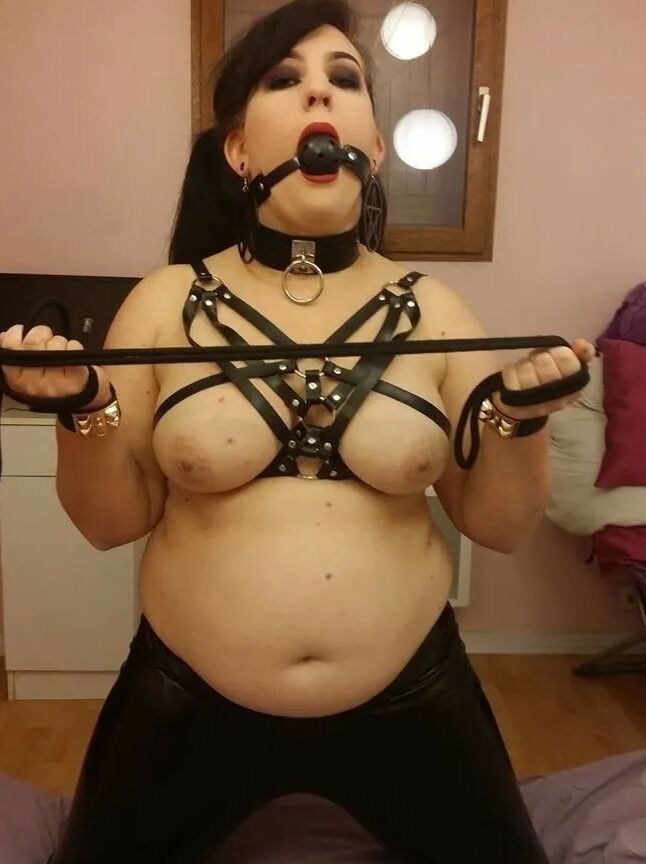 Chubby MILF Amy Leaf - Submissive or submitted