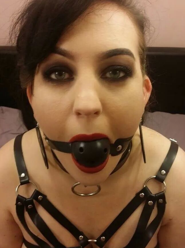 Chubby MILF Amy Leaf - Submissive or submitted