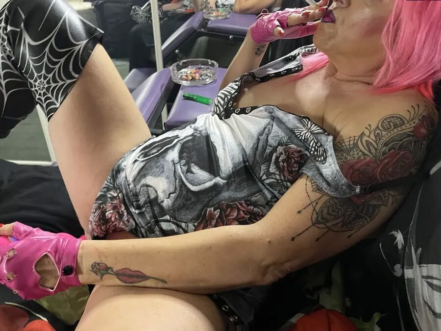 SMOKING BITCH