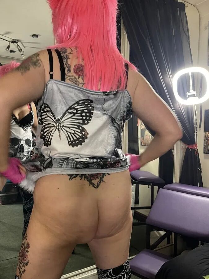 SMOKING BITCH