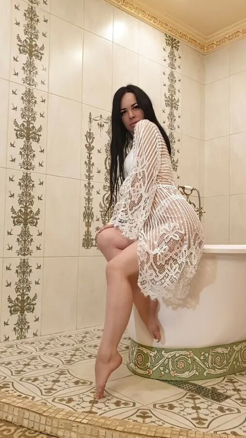 Perfectly shaped teen takes a quick shower