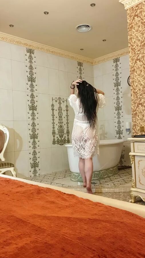 Perfectly shaped teen takes a quick shower