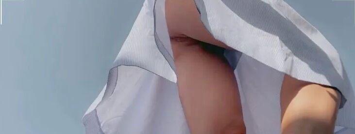 Pussy under skirt
