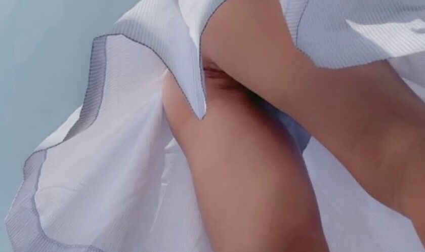 Pussy under skirt