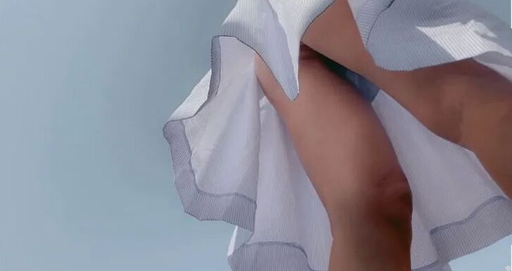 Pussy under skirt
