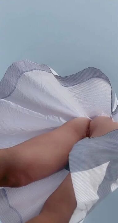 Pussy under skirt