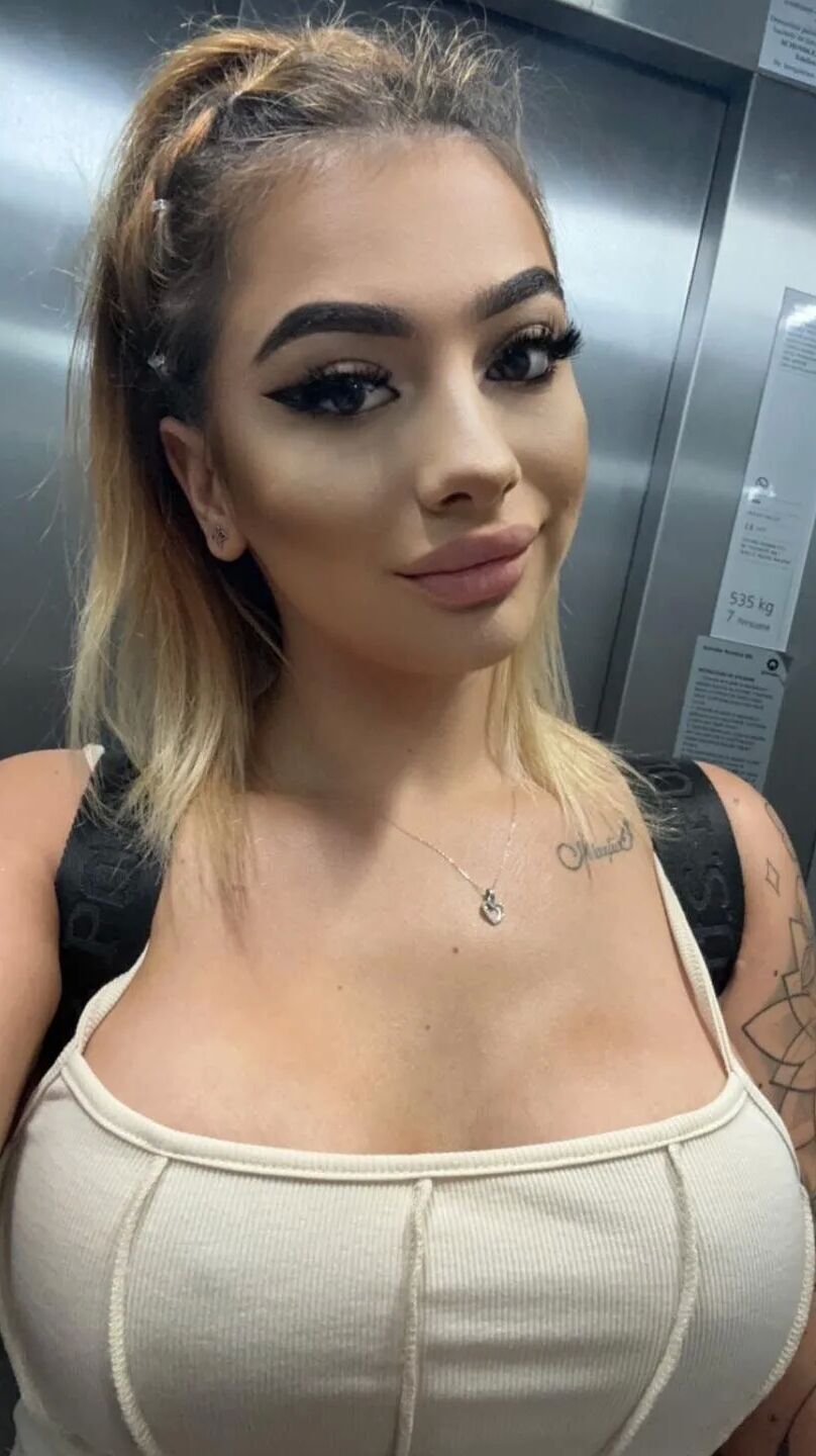 LaraVegas Free Photos