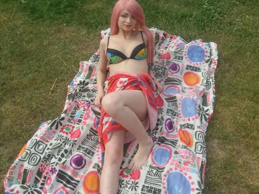 Pink-haired beauty plays with her love tunnel
