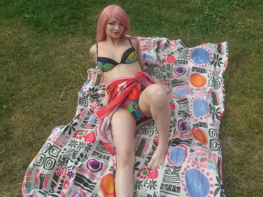 Pink-haired beauty plays with her love tunnel