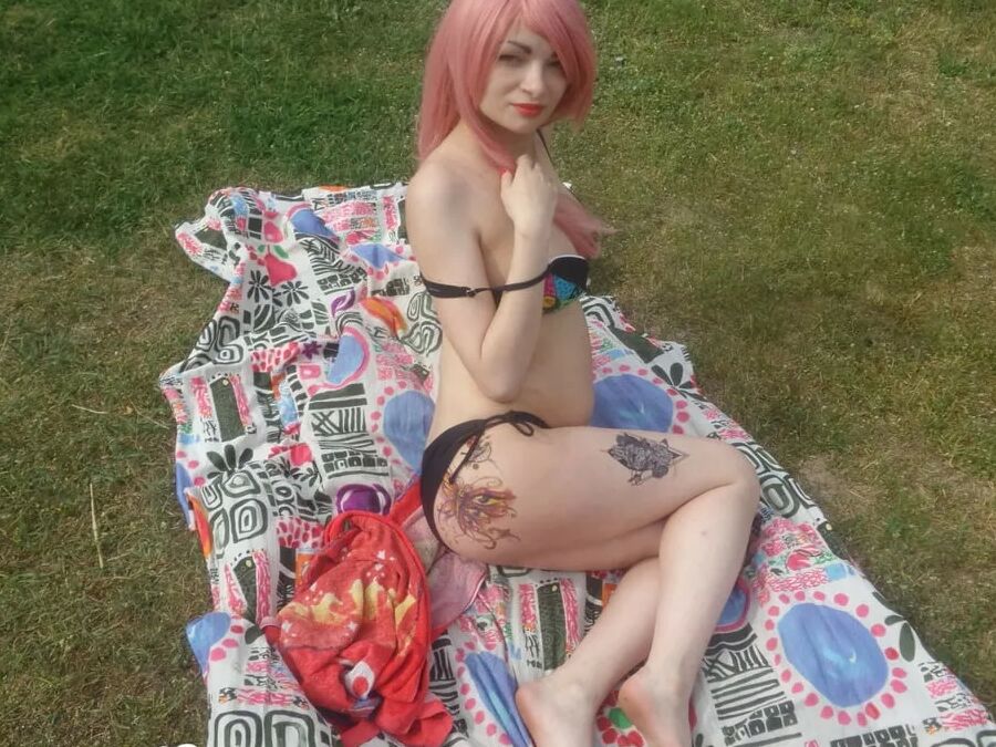 Pink-haired beauty plays with her love tunnel