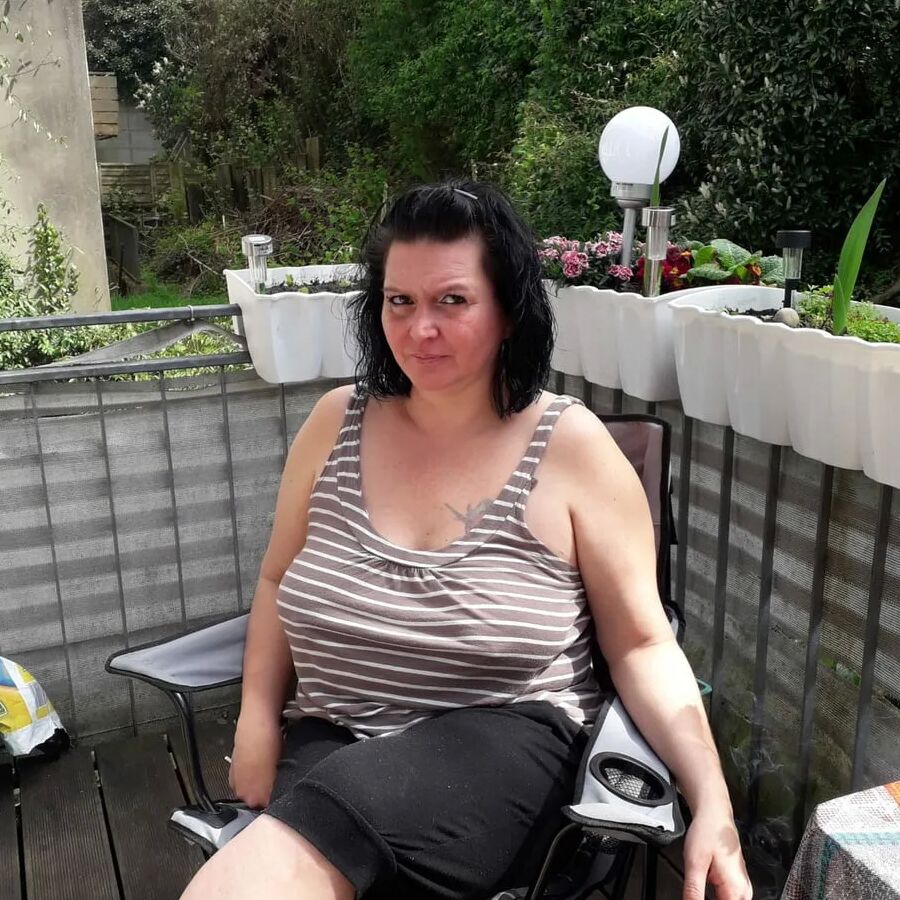Sandys Solo Session Outdoor