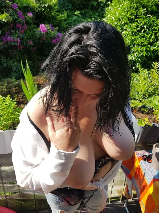Sandys Solo Session Outdoor