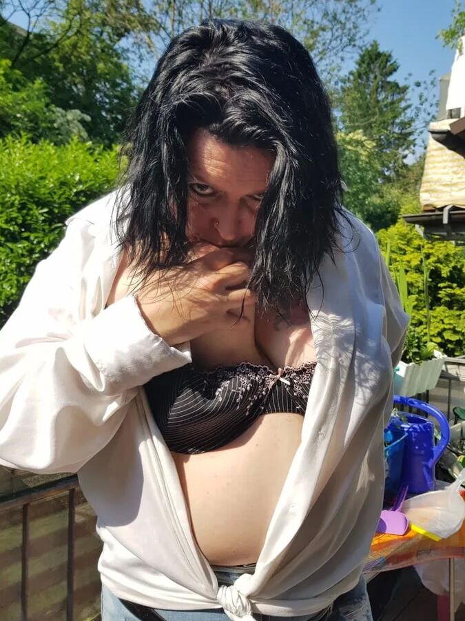 Sandys Solo Session Outdoor