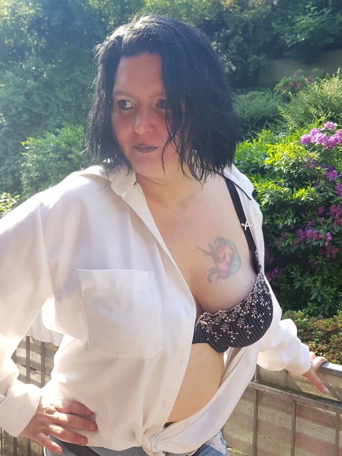 Sandys Solo Session Outdoor