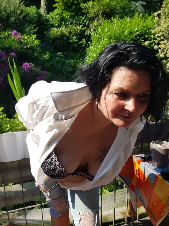 Sandys Solo Session Outdoor