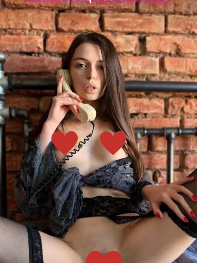 Sexy Babe In Stockings Shows Her Perfect Skinny Body