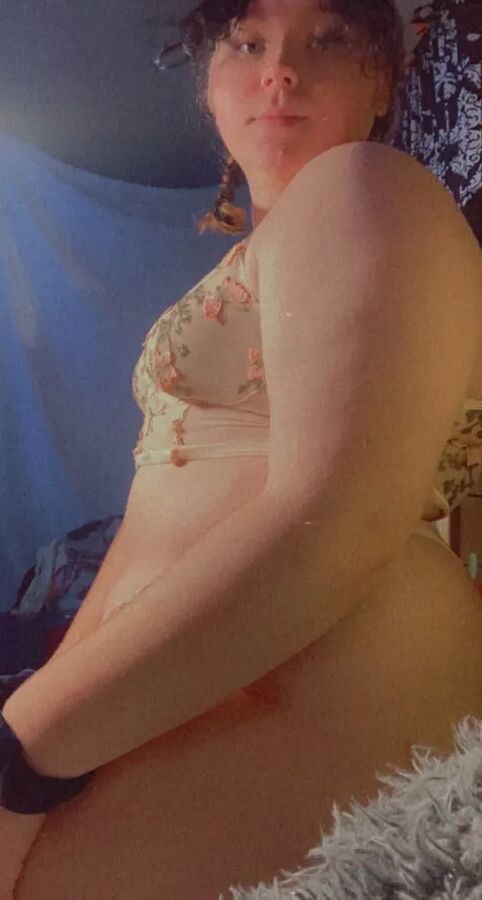 18 Year Old BBW Lilac