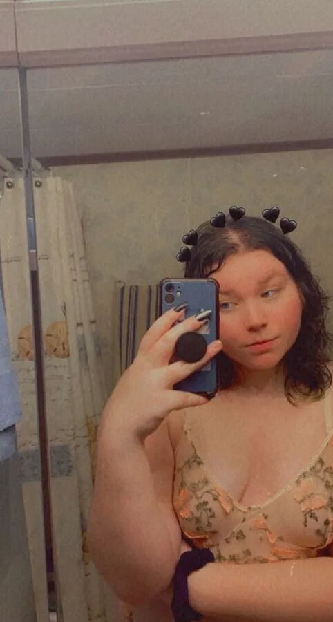 18 Year Old BBW Lilac