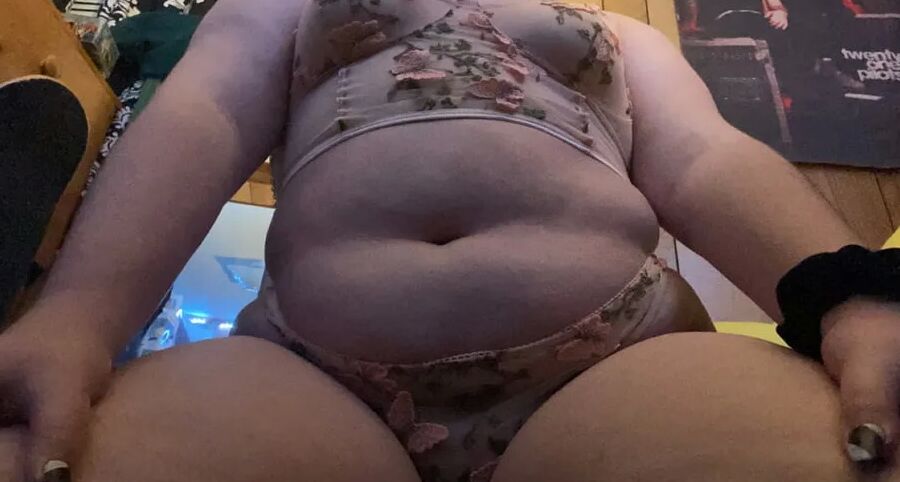 18 Year Old BBW Lilac