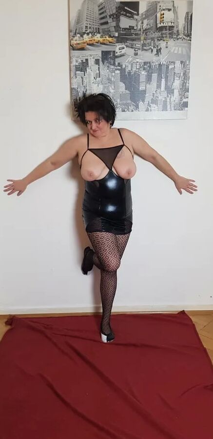 Sandy`s Hot Solo Shooting Part One