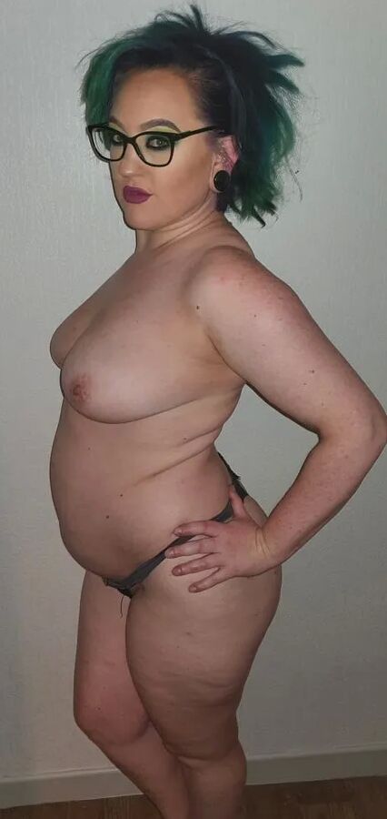 Chubby MILF Amy Leaf- First pics of 2023